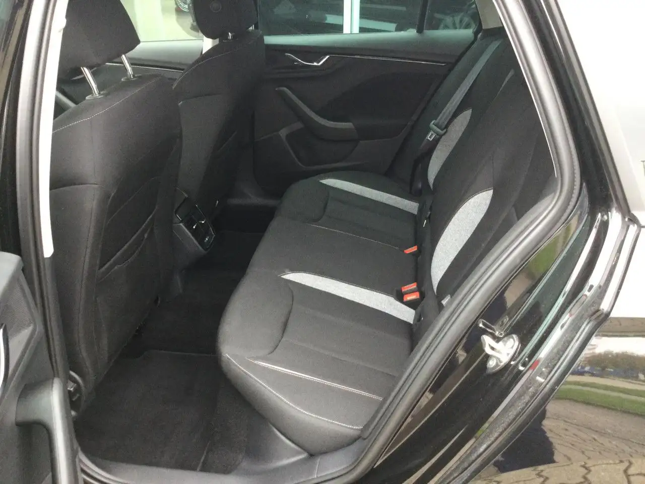 Skoda Kamiq 1.0 TSI DSG Selection LED ACC APP Kamera e.K — Vehicle gallery 5