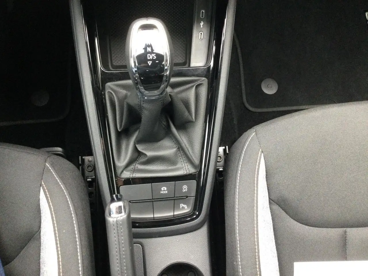 Skoda Kamiq 1.0 TSI DSG Selection LED ACC APP Kamera e.K — Vehicle gallery 11