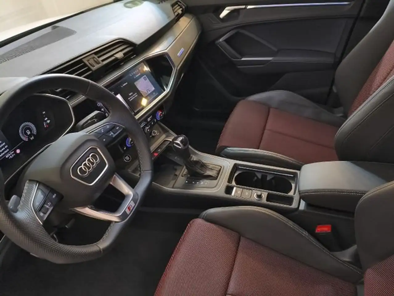 Audi Q3 35 TDI Black line S tronic 110kW — معرض صور السيارة 27