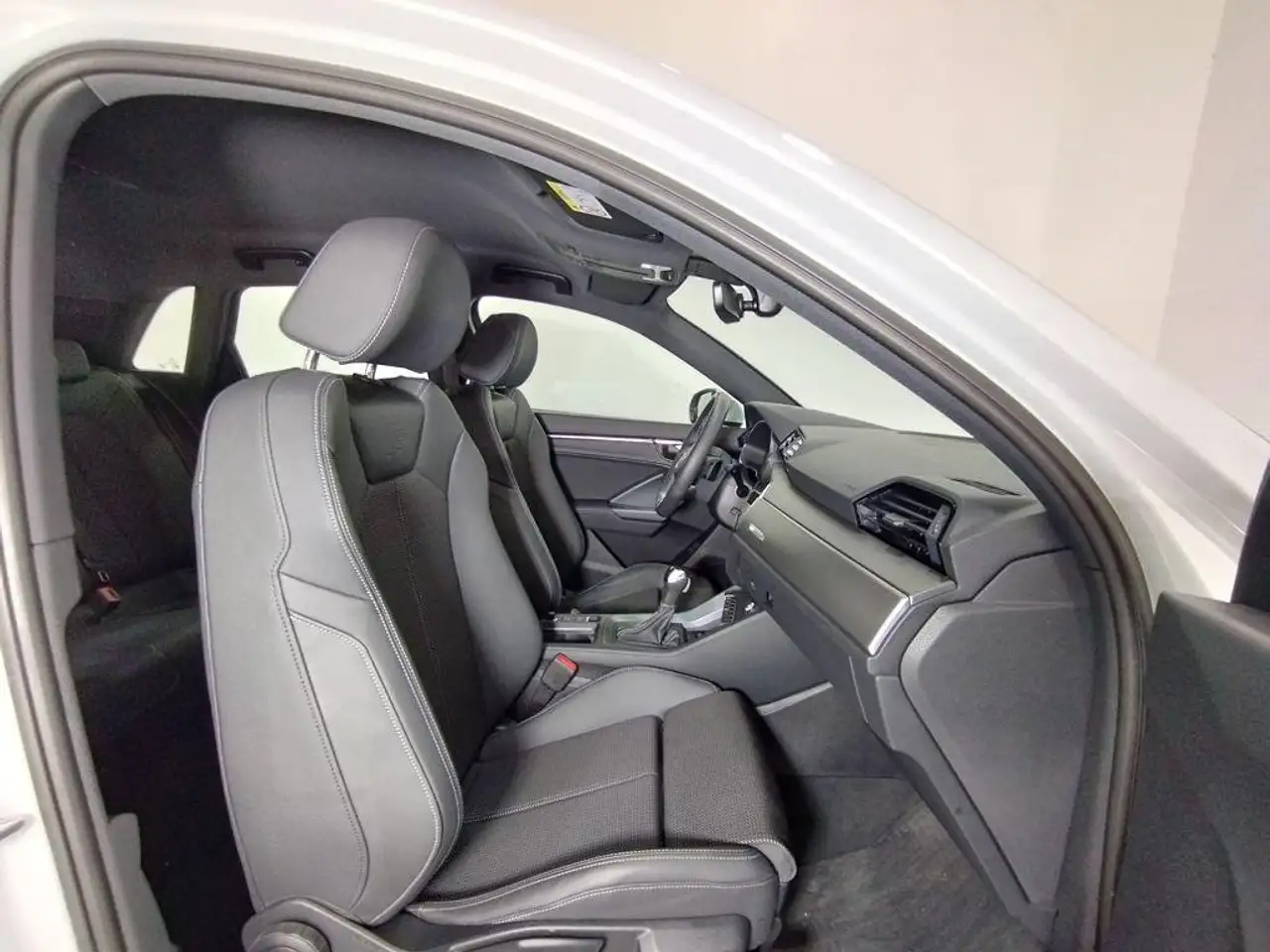 Audi Q3 35 TDI Genuine edition S tronic 110kW — Galería del vehículo 8