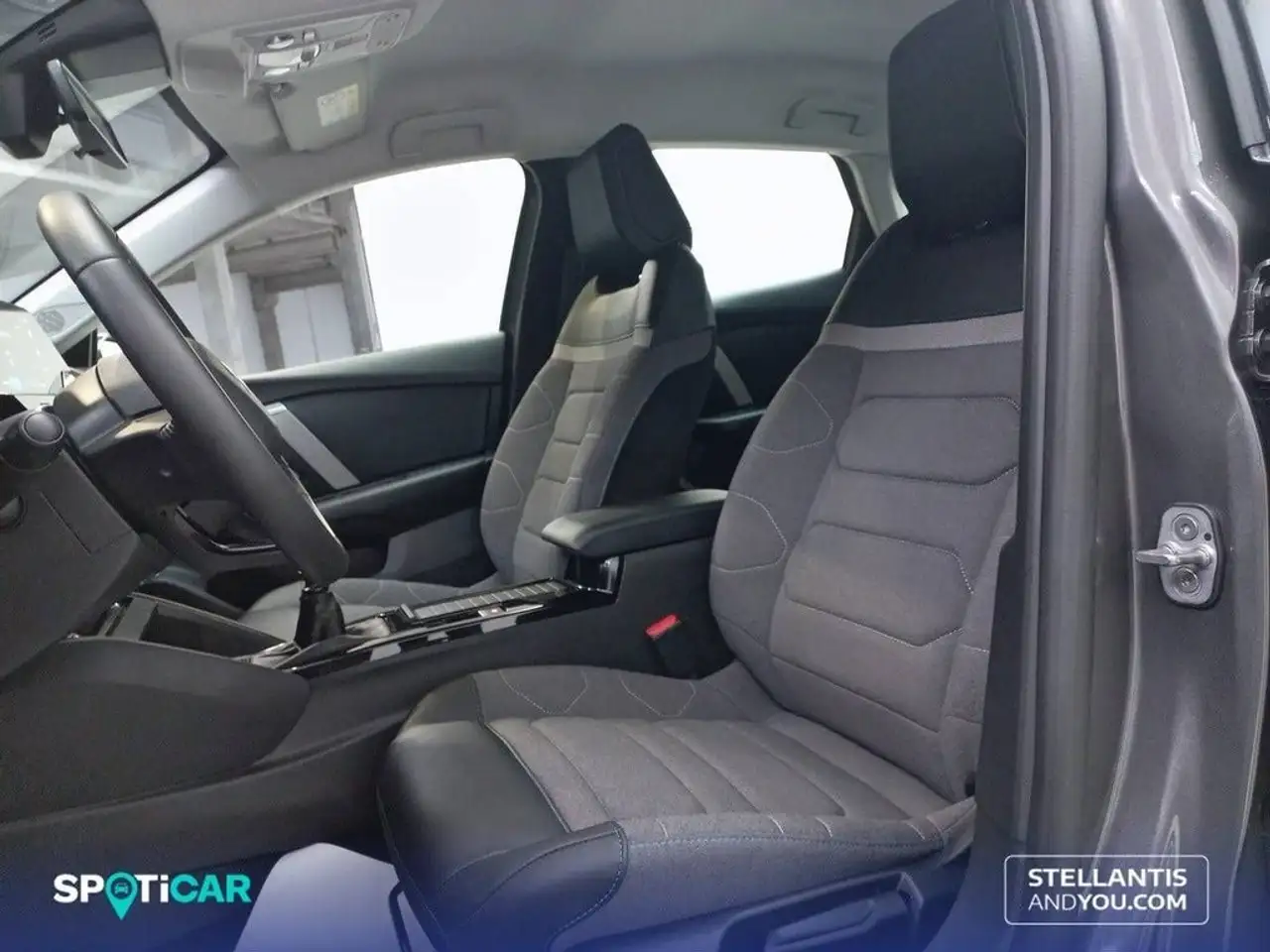 Citroen C4 1.2 PureTech Plus S&S 130 — Vehicle gallery 8