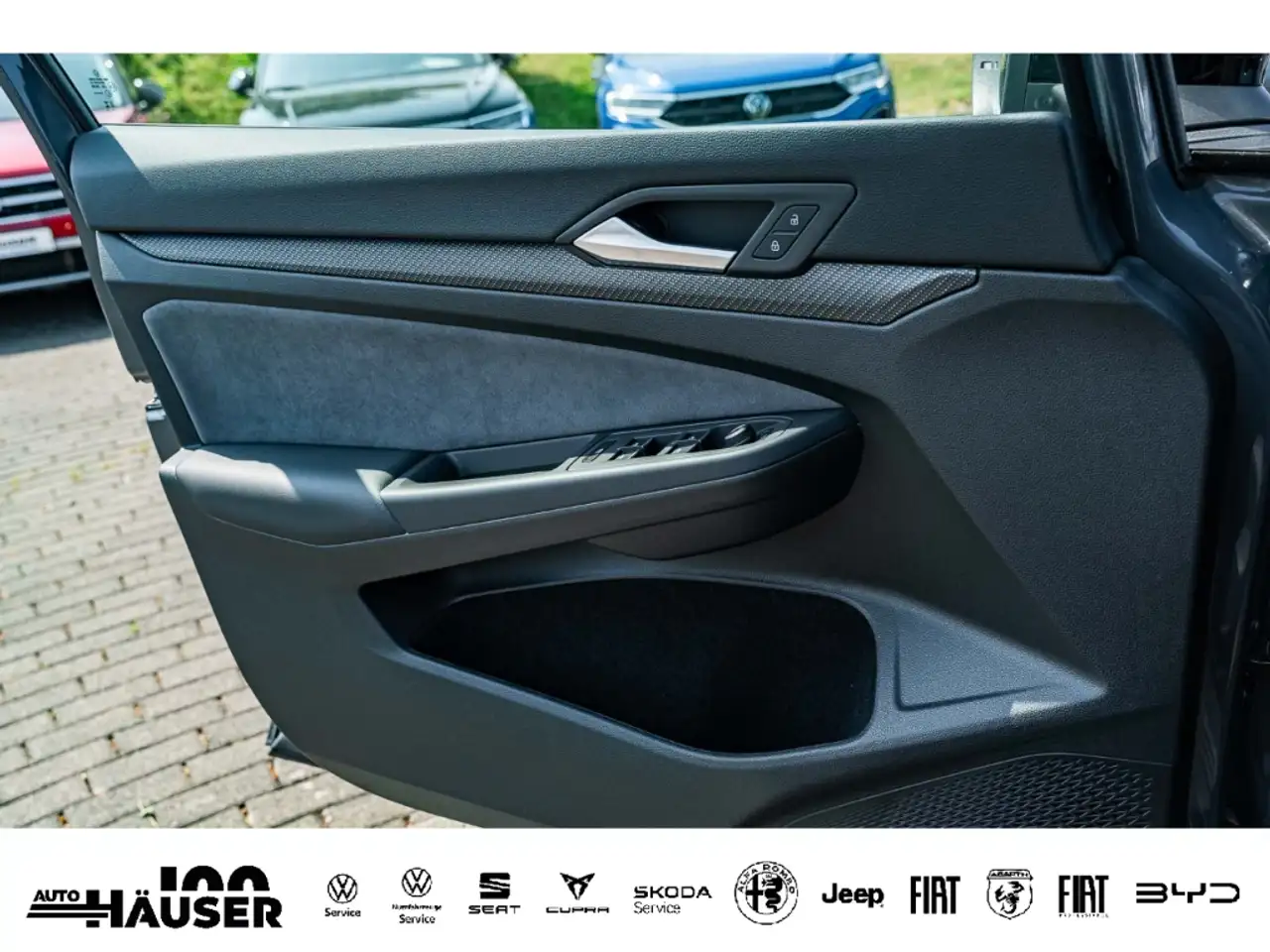 Volkswagen Golf VIII R-Line 1.5 eTSI DSG AHK H&K BLACK-STYLE NAVI — Vehicle gallery 19