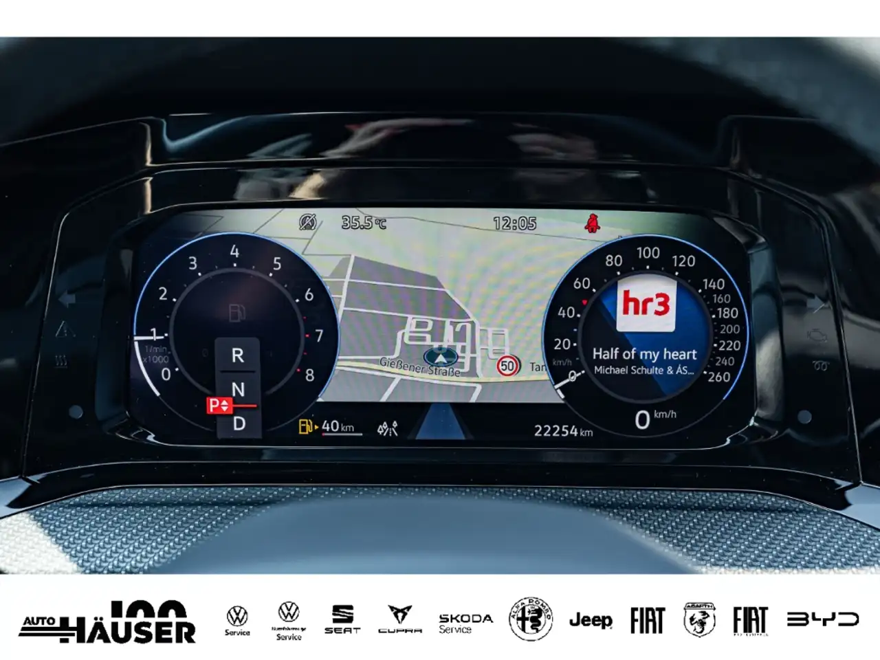 Volkswagen Golf VIII R-Line 1.5 eTSI DSG AHK H&K BLACK-STYLE NAVI — Vehicle gallery 21