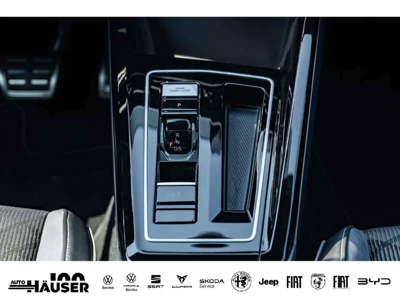 Volkswagen Golf VIII R-Line 1.5 eTSI DSG AHK H&K BLACK-STYLE NAVI — Vehicle gallery 18