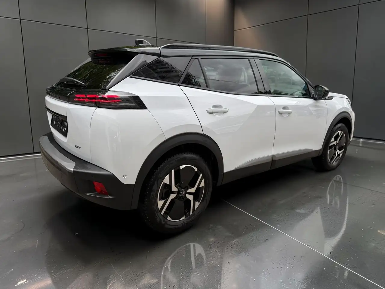 Peugeot 2008 e- GT LED-1.HAND-LED-WÄRMEPUMPE-TÜV-NEU — معرض صور السيارة 4