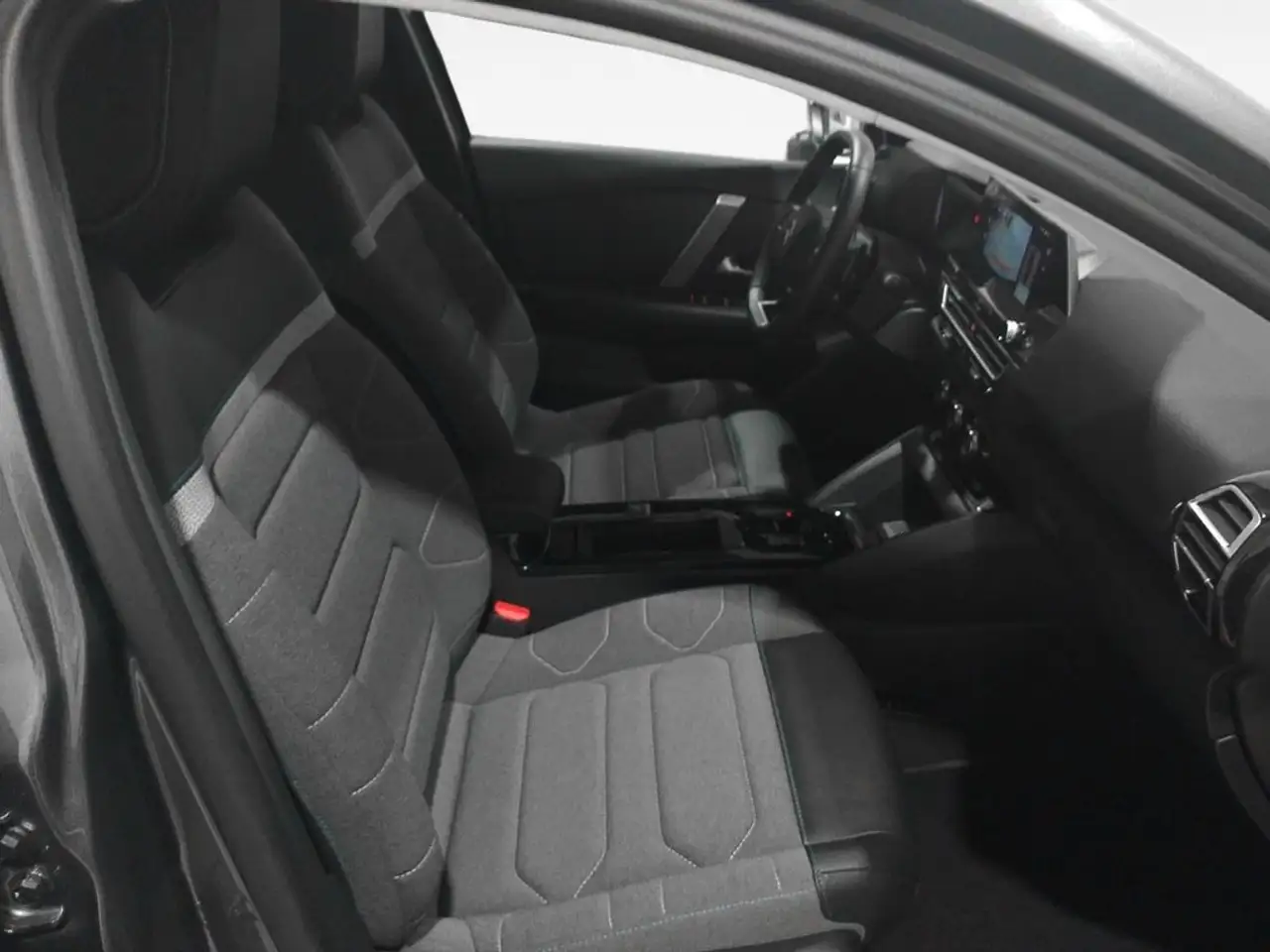Citroen C4 Hybrid Plus eDSC6 135 — معرض صور السيارة 12