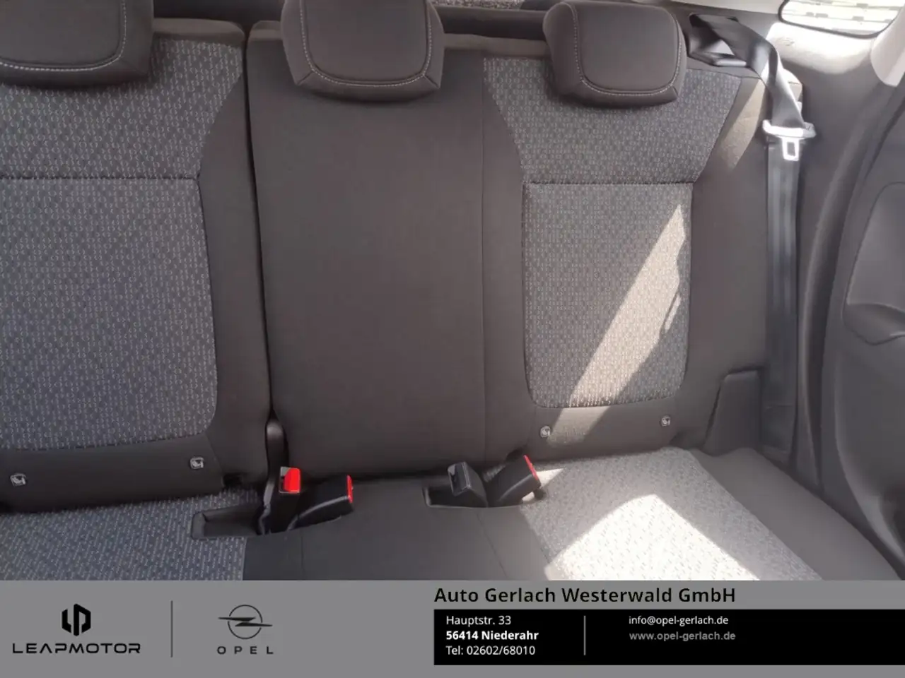 Opel Crossland Enjoy LED Apple CarPlay Android Auto Mehrzonenklim — معرض صور السيارة 18