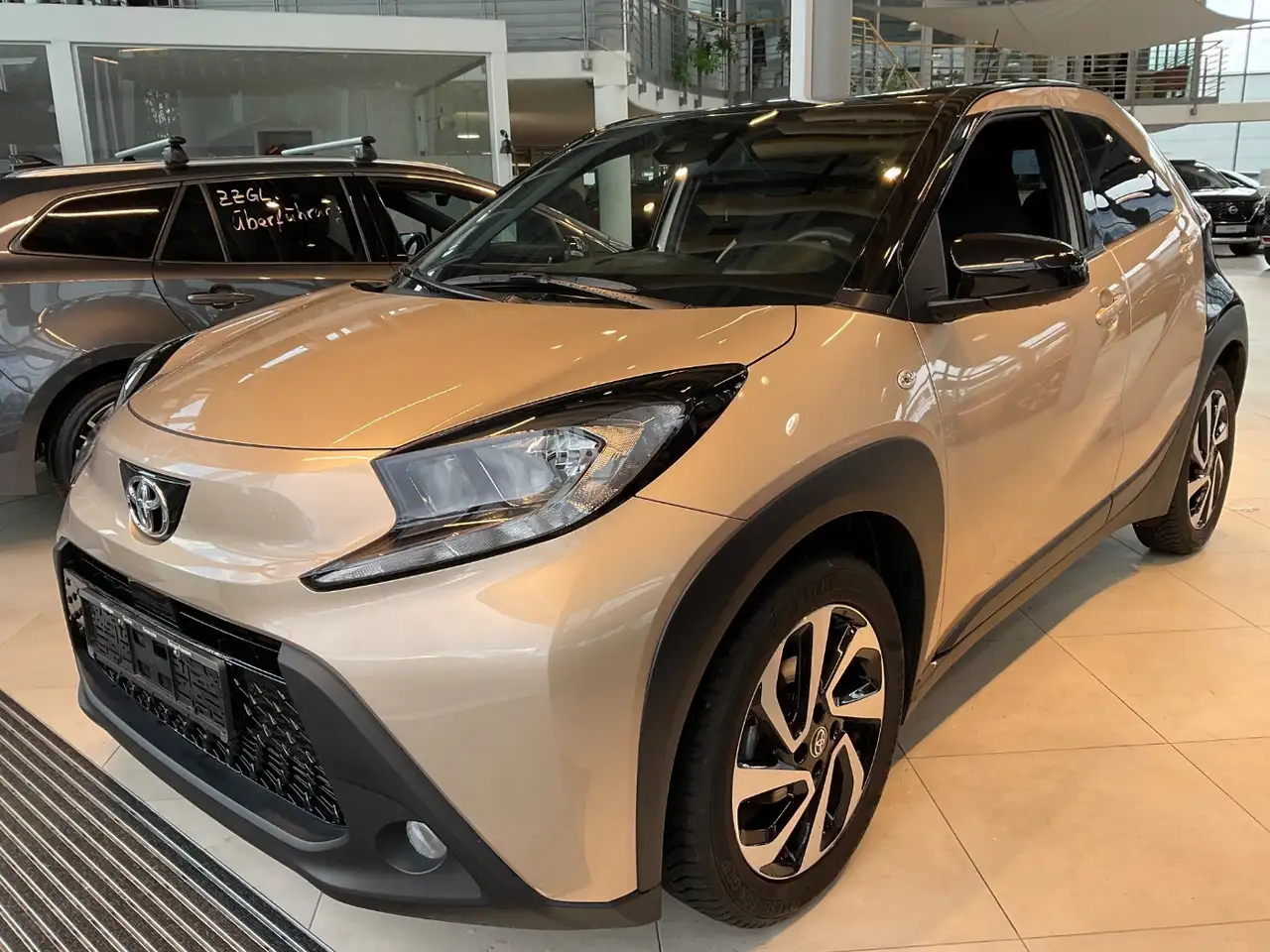 Toyota Aygo 1.0 Pulse ACC+Navi+SHZ+Kam.+LM+PDC+SoundSys — Vehicle gallery 2