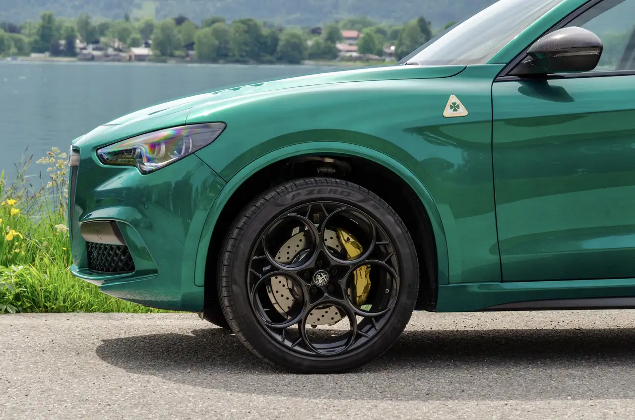 Alfa Romeo Stelvio Q4 Quadrifoglio „100 Anniversario“ | 1 of 100 — Vehicle gallery 14