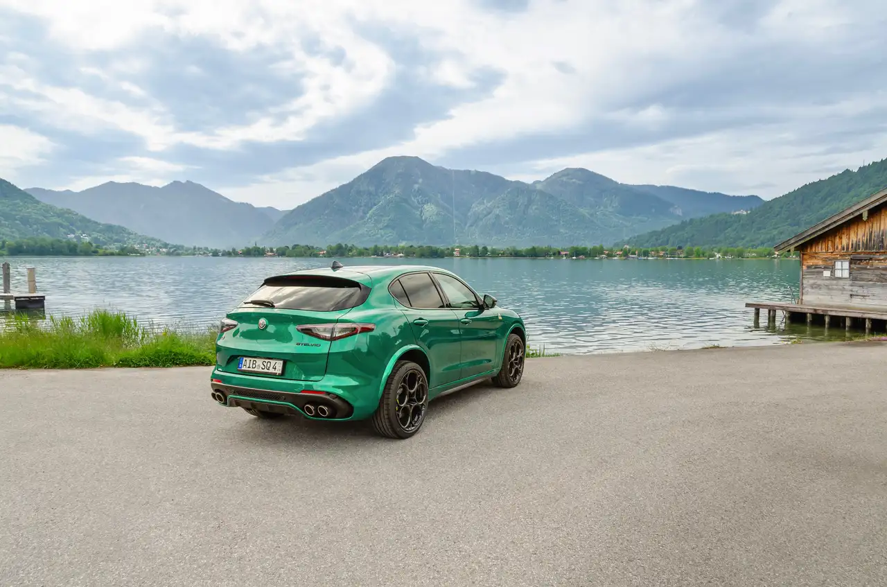Alfa Romeo Stelvio Q4 Quadrifoglio „100 Anniversario“ | 1 of 100 — Vehicle gallery 23