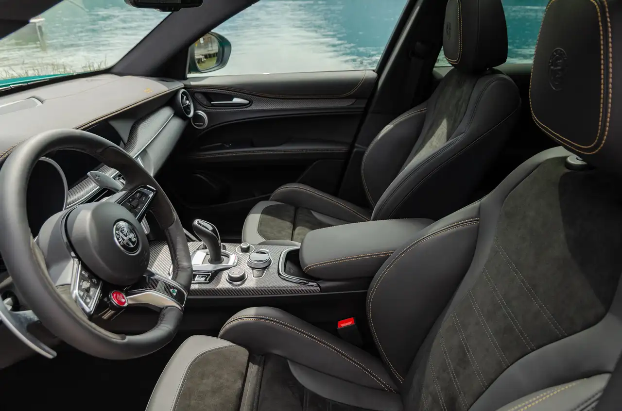 Alfa Romeo Stelvio Q4 Quadrifoglio „100 Anniversario“ | 1 of 100 — Vehicle gallery 27