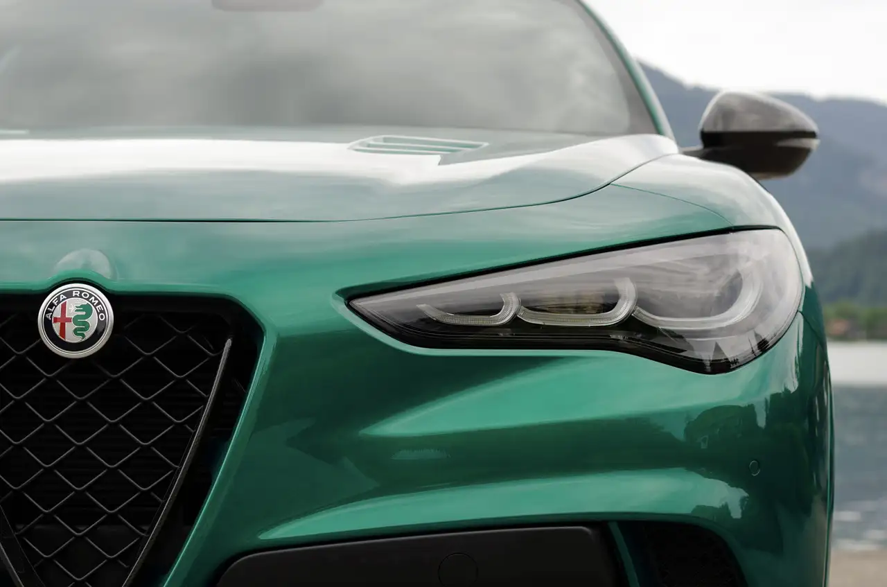 Alfa Romeo Stelvio Q4 Quadrifoglio „100 Anniversario“ | 1 of 100 — Vehicle gallery 11