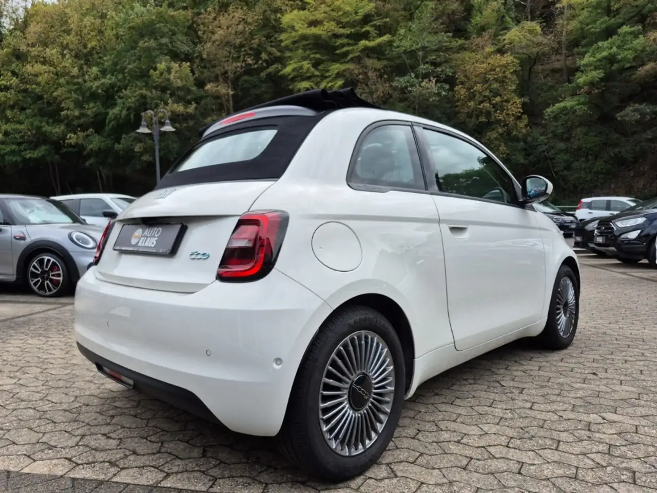 Fiat 500e Kamera Sitzheizung Keyless Tempomat — معرض صور السيارة 3