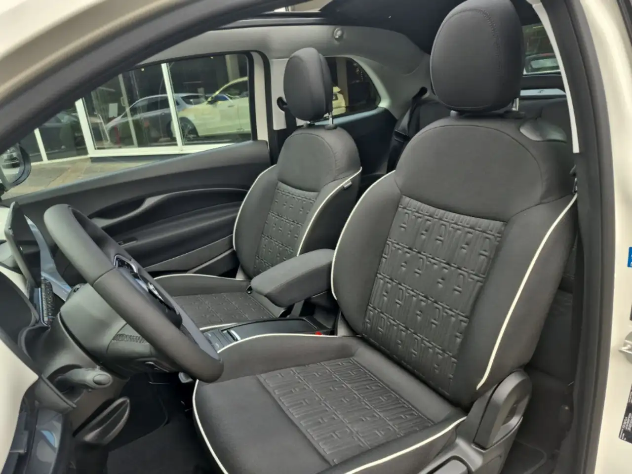 Fiat 500e Kamera Sitzheizung Keyless Tempomat — معرض صور السيارة 7