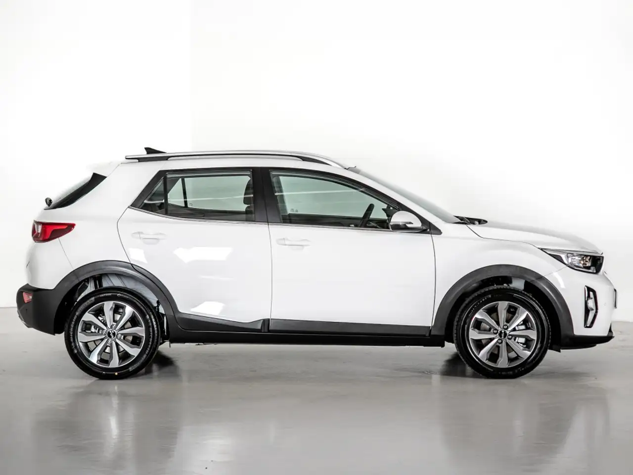 Kia Stonic 1.0 T-GDI MHEV IMT 74KW DRIVE 5P — معرض صور السيارة 2