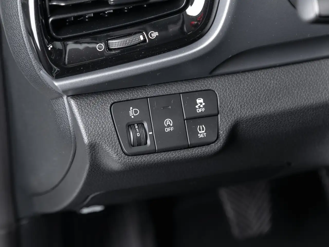 Kia Stonic 1.0 T-GDI MHEV IMT 74KW DRIVE 5P — معرض صور السيارة 18
