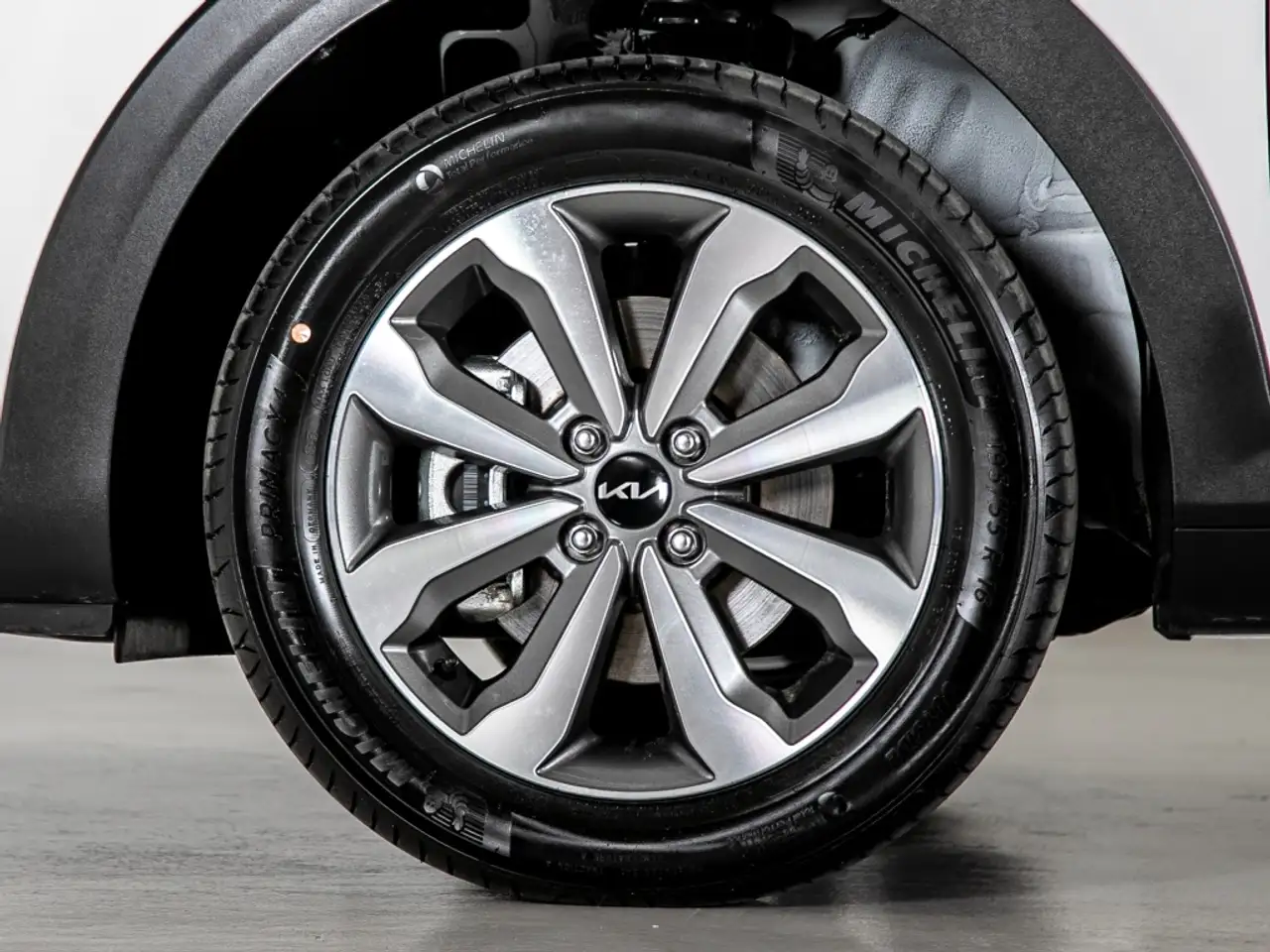 Kia Stonic 1.0 T-GDI MHEV IMT 74KW DRIVE 5P — معرض صور السيارة 6