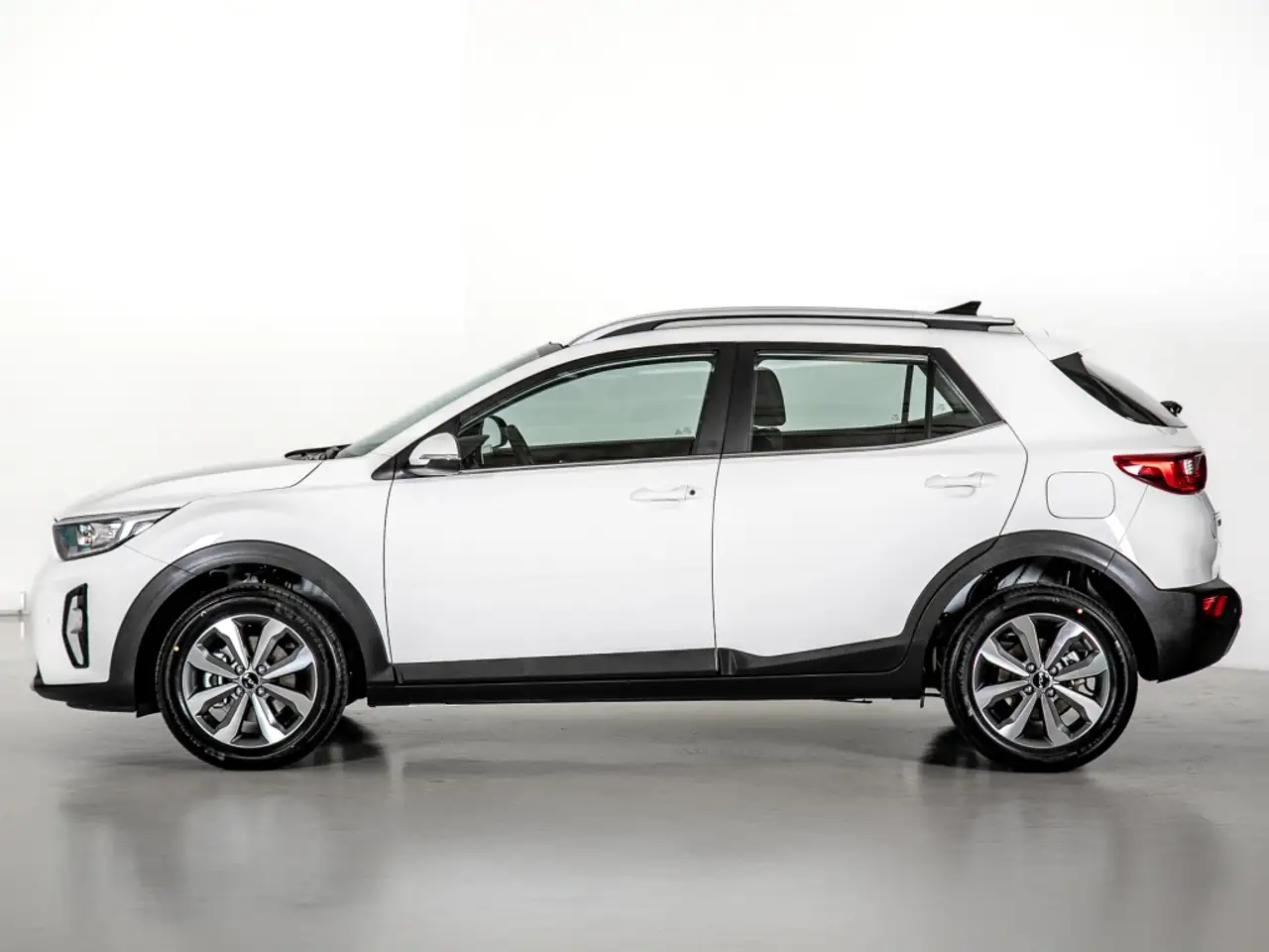 Kia Stonic 1.0 T-GDI MHEV IMT 74KW DRIVE 5P — معرض صور السيارة 5