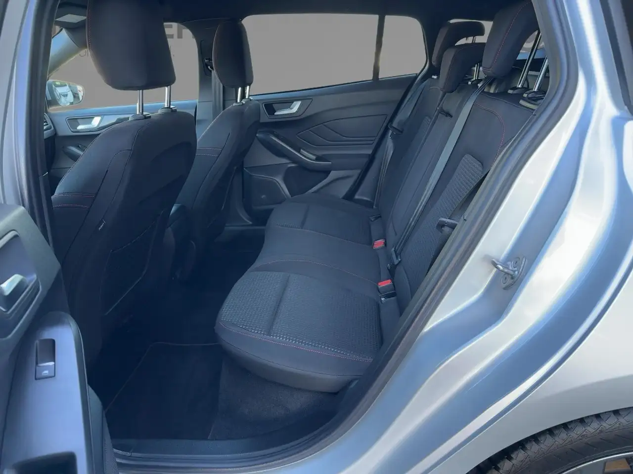 Ford Focus ST-Line X LED+AHK+Kamera+Winterpaket — Galerie du véhicule 16