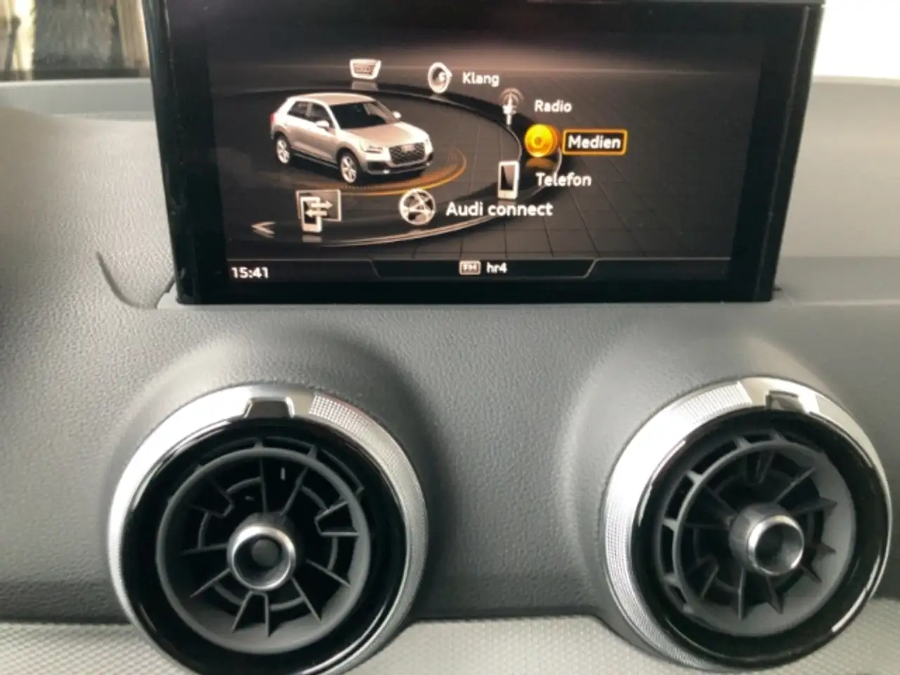 Audi Q2 35 TFSI Virtual Kamera Standheizung Sportsitze — Galerie du véhicule 10