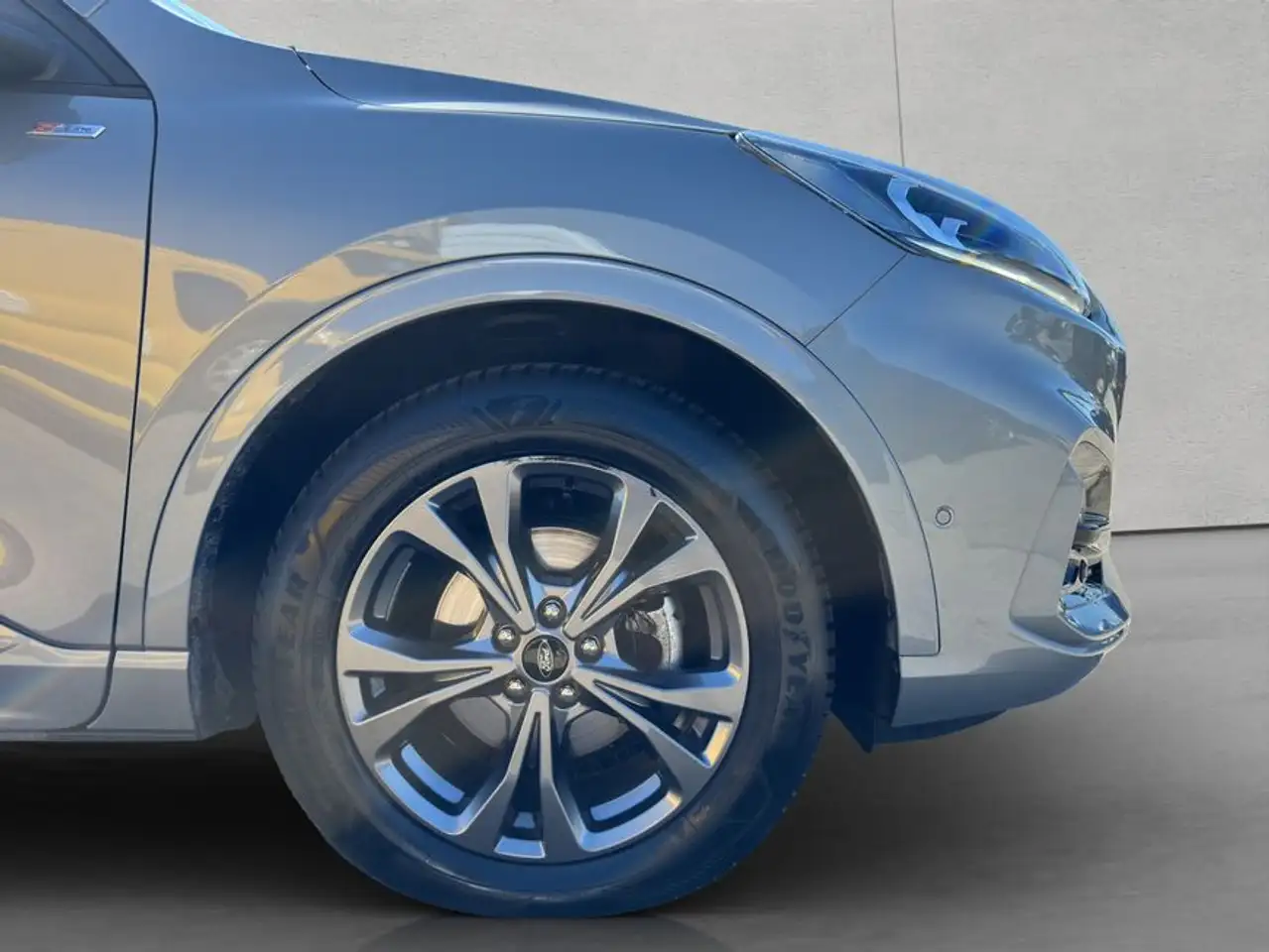 Ford Kuga 1.5 EcoBoost ST-LINE — Galería del vehículo 16