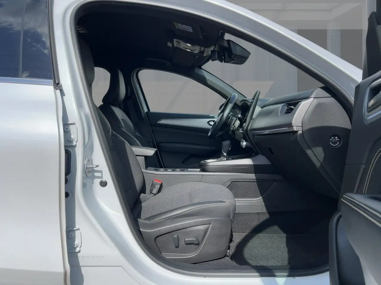 Renault Arkana TECHNO TCe 140 EDC SELBSTPARKEND — Vehicle gallery 8