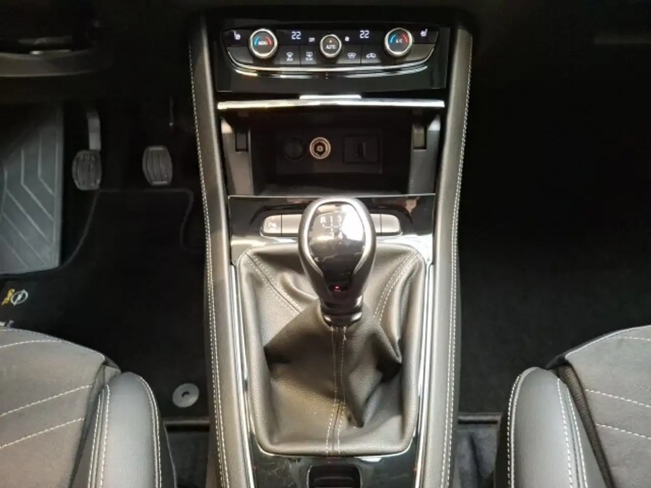 Opel Grandland Grandland 1.2 Turbo GS Line Klimaautomatik Alcantara Allwetter — Vehicle gallery 9