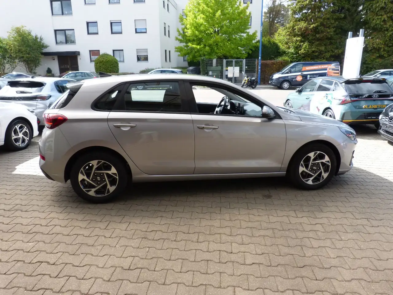 Hyundai i30 1.0 T-GDI Advantage ACC LED KAMERA SHZ NAVI — Galería del vehículo 9