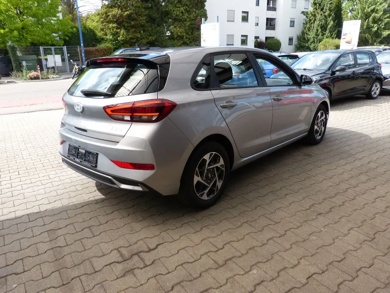 Hyundai i30 1.0 T-GDI Advantage ACC LED KAMERA SHZ NAVI — Galería del vehículo 8