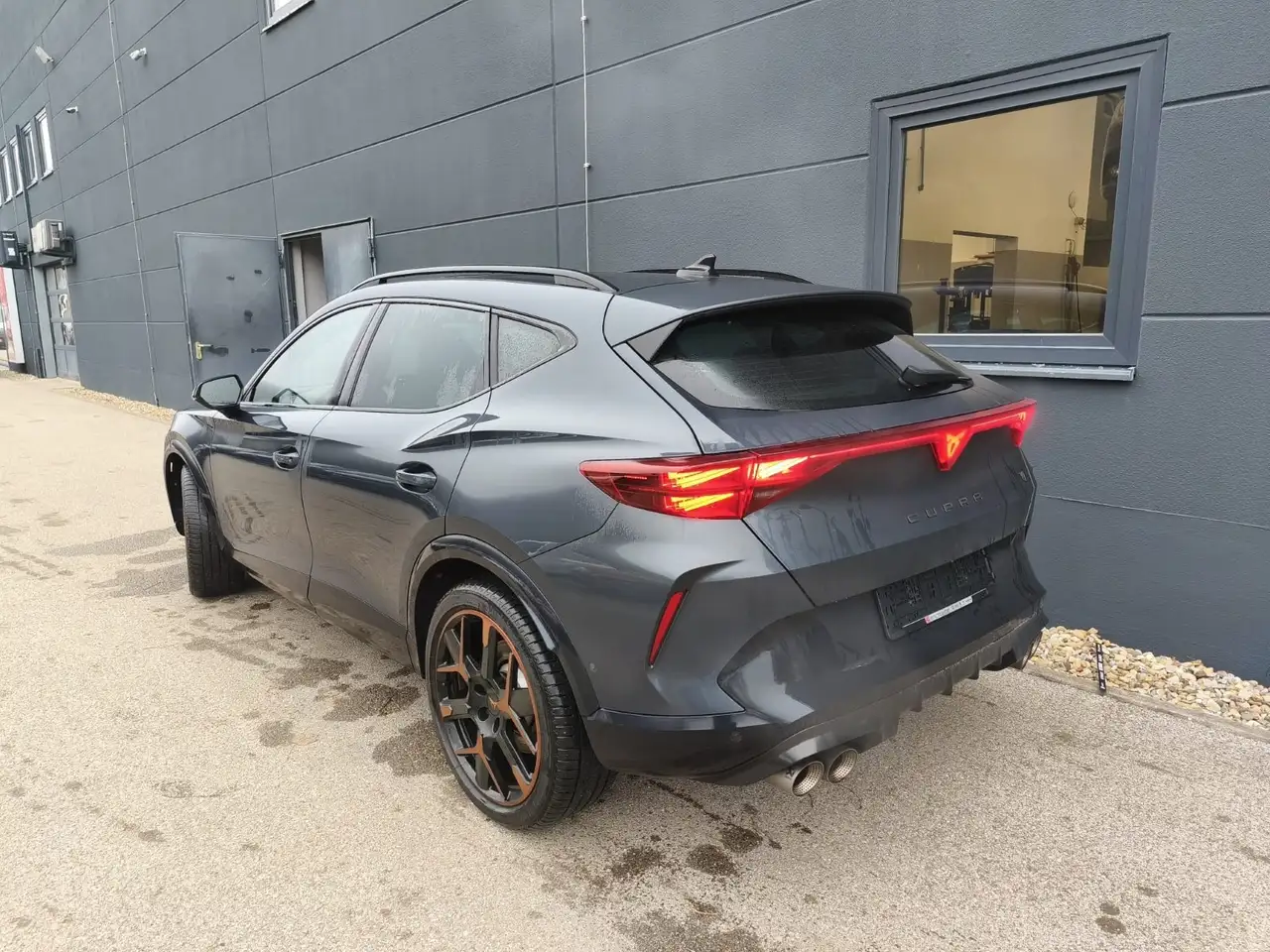 CUPRA Formentor 333 VZ AKRAPOVIC SKYLINE Sennheiser MATRIX — Galería del vehículo 4