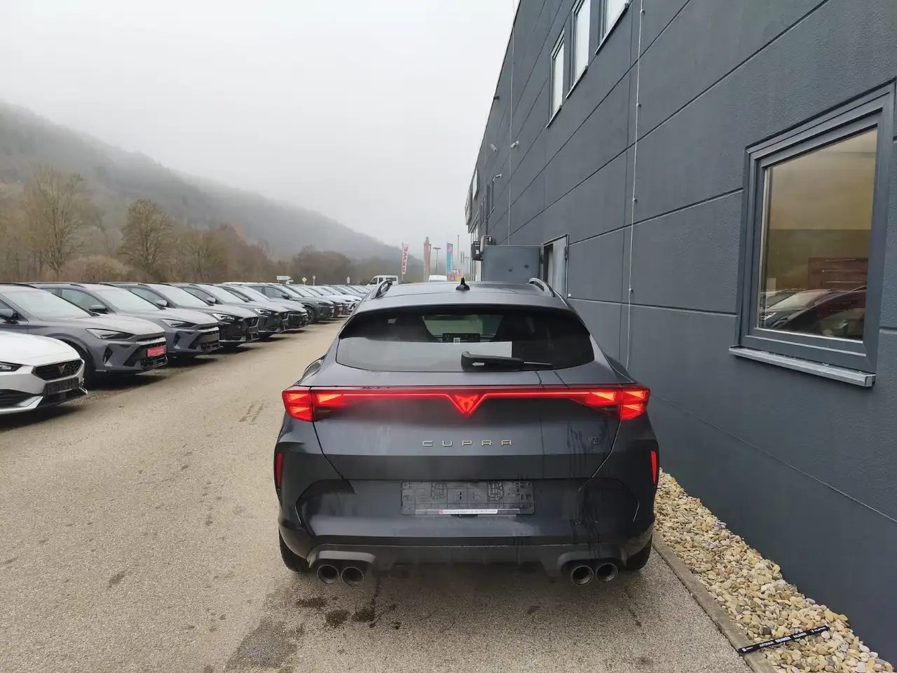 CUPRA Formentor 333 VZ AKRAPOVIC SKYLINE Sennheiser MATRIX — Galería del vehículo 5