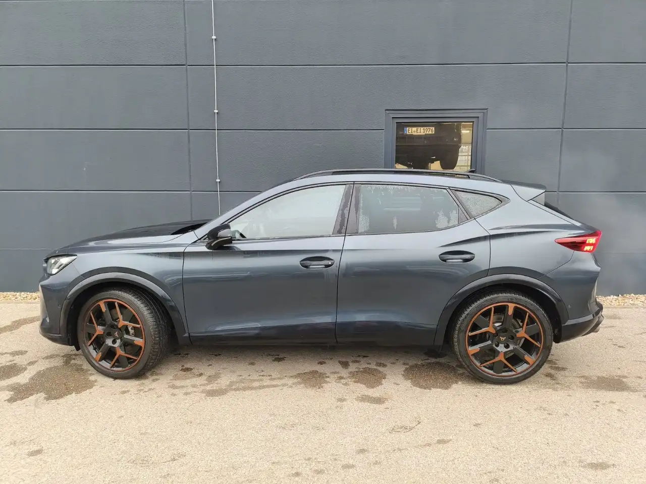 CUPRA Formentor 333 VZ AKRAPOVIC SKYLINE Sennheiser MATRIX — Galería del vehículo 3