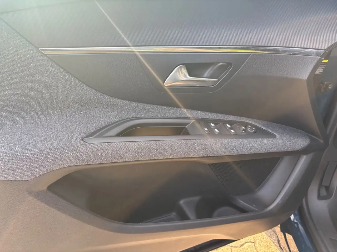 Peugeot 3008 Hybrid 136 e-DSC6 Active Pack — Vehicle gallery 11