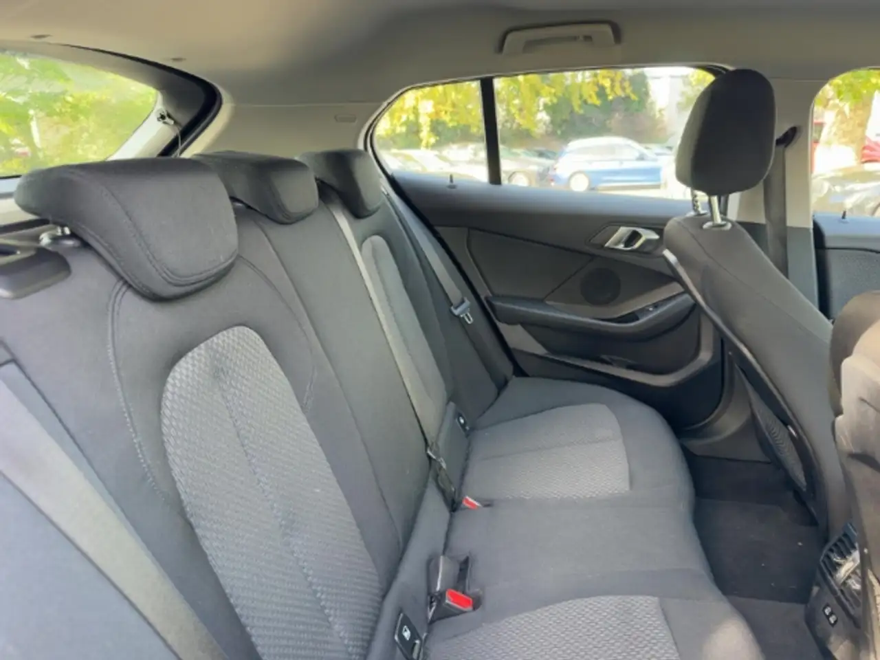 BMW 116 i 5-Türer Navi Digitales Cockpit LED Sperrdiff. Ap — Galería del vehículo 7