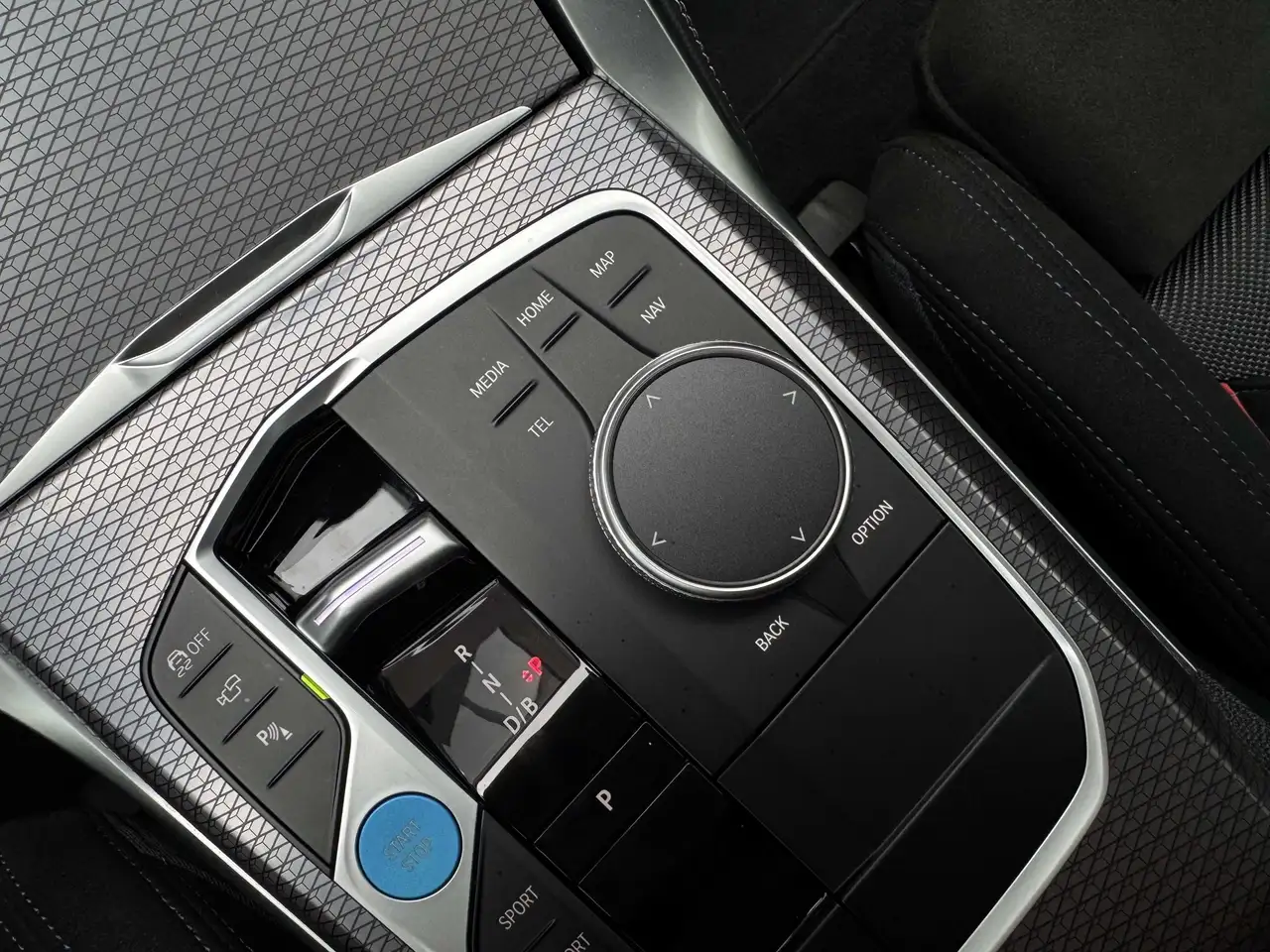 BMW i4 eDrive35 M Sport DA Prof PA+ AdapLED H/K HuD 18" L — معرض صور السيارة 12