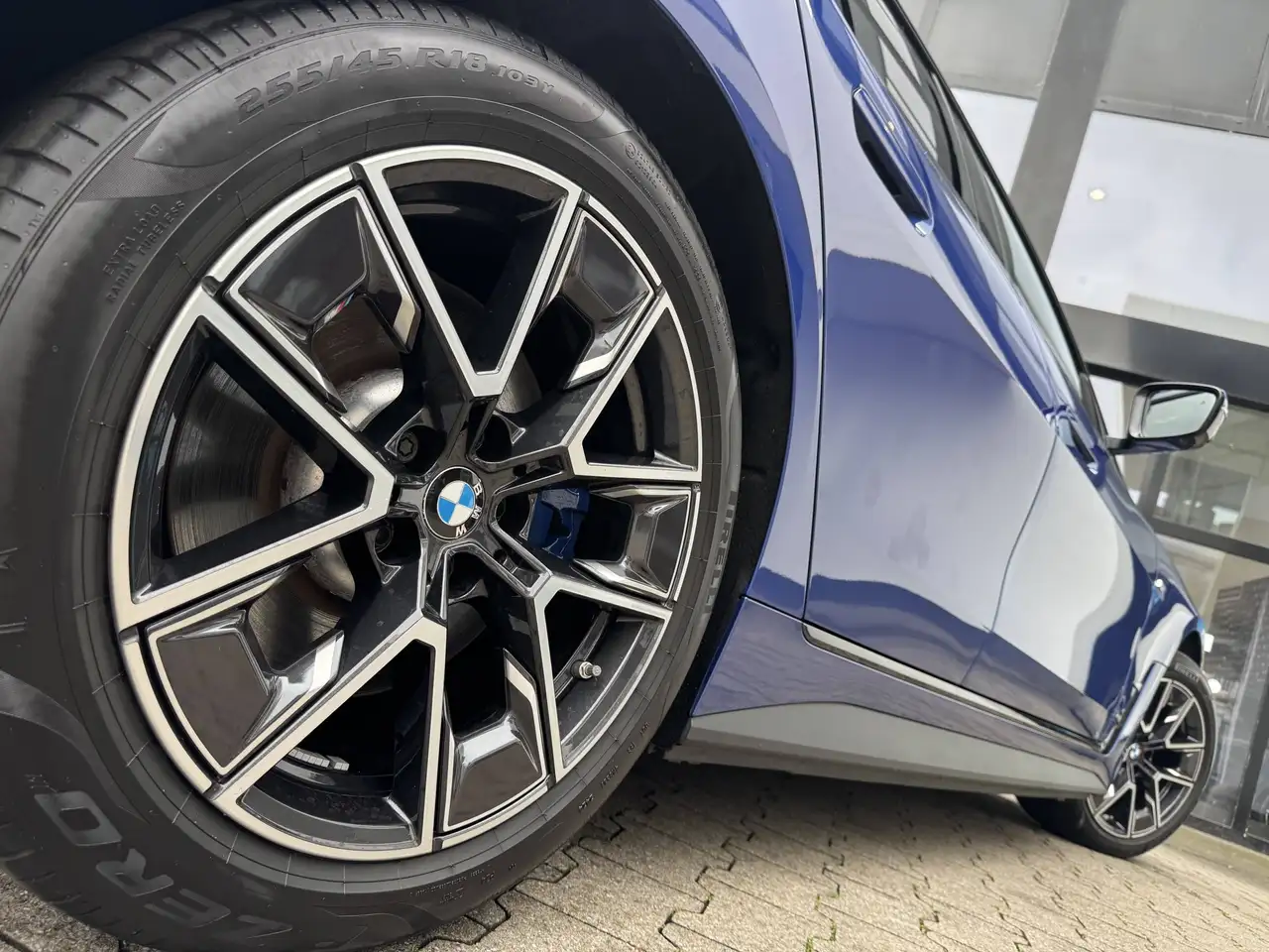 BMW i4 eDrive35 M Sport DA Prof PA+ AdapLED H/K HuD 18" L — معرض صور السيارة 4