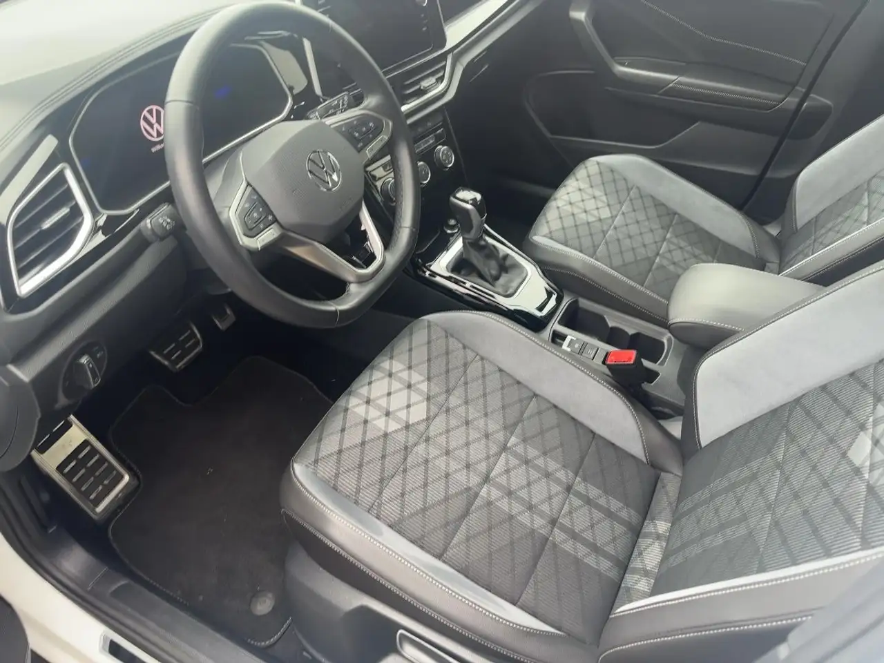 Volkswagen T-Roc 1.5 TSI DSG R-Line App-Con. LED ACC SHZ — معرض صور السيارة 8