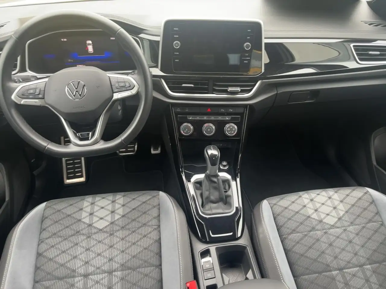 Volkswagen T-Roc 1.5 TSI DSG R-Line App-Con. LED ACC SHZ — معرض صور السيارة 7