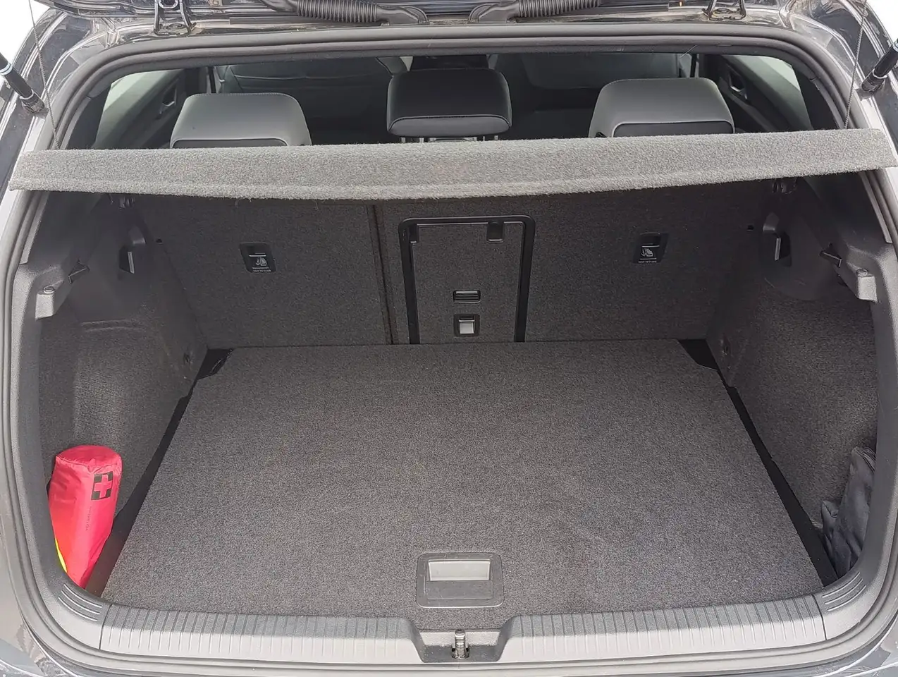 Volkswagen Golf VIII Lim. R-Line Alcantara Sitzheizung — معرض صور السيارة 22