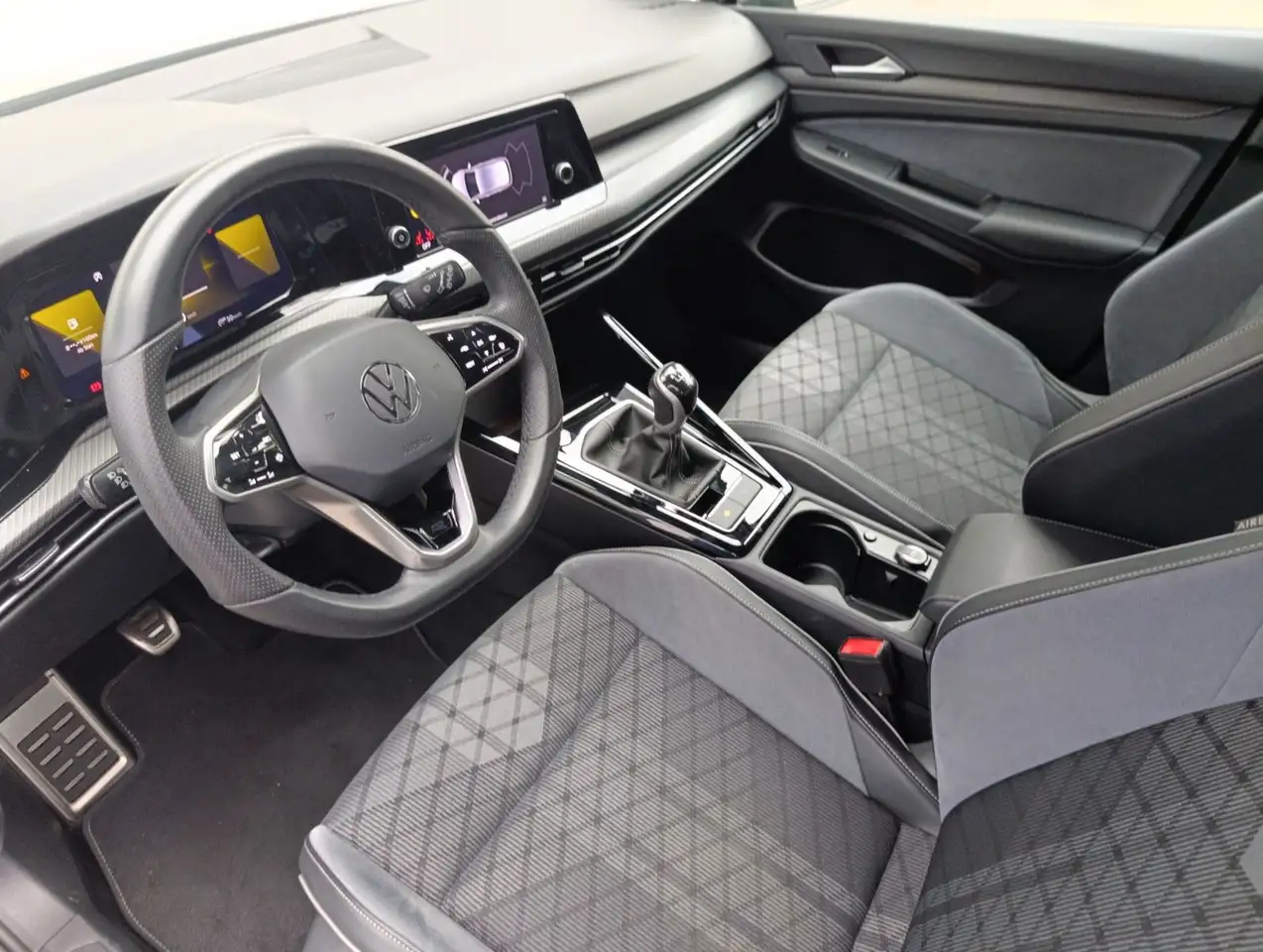 Volkswagen Golf VIII Lim. R-Line Alcantara Sitzheizung — معرض صور السيارة 14