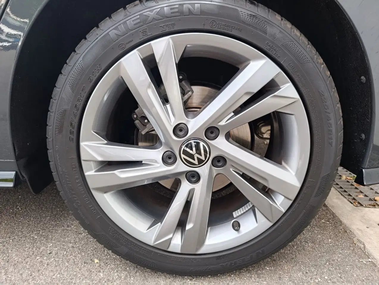 Volkswagen Golf VIII Lim. R-Line Alcantara Sitzheizung — معرض صور السيارة 29