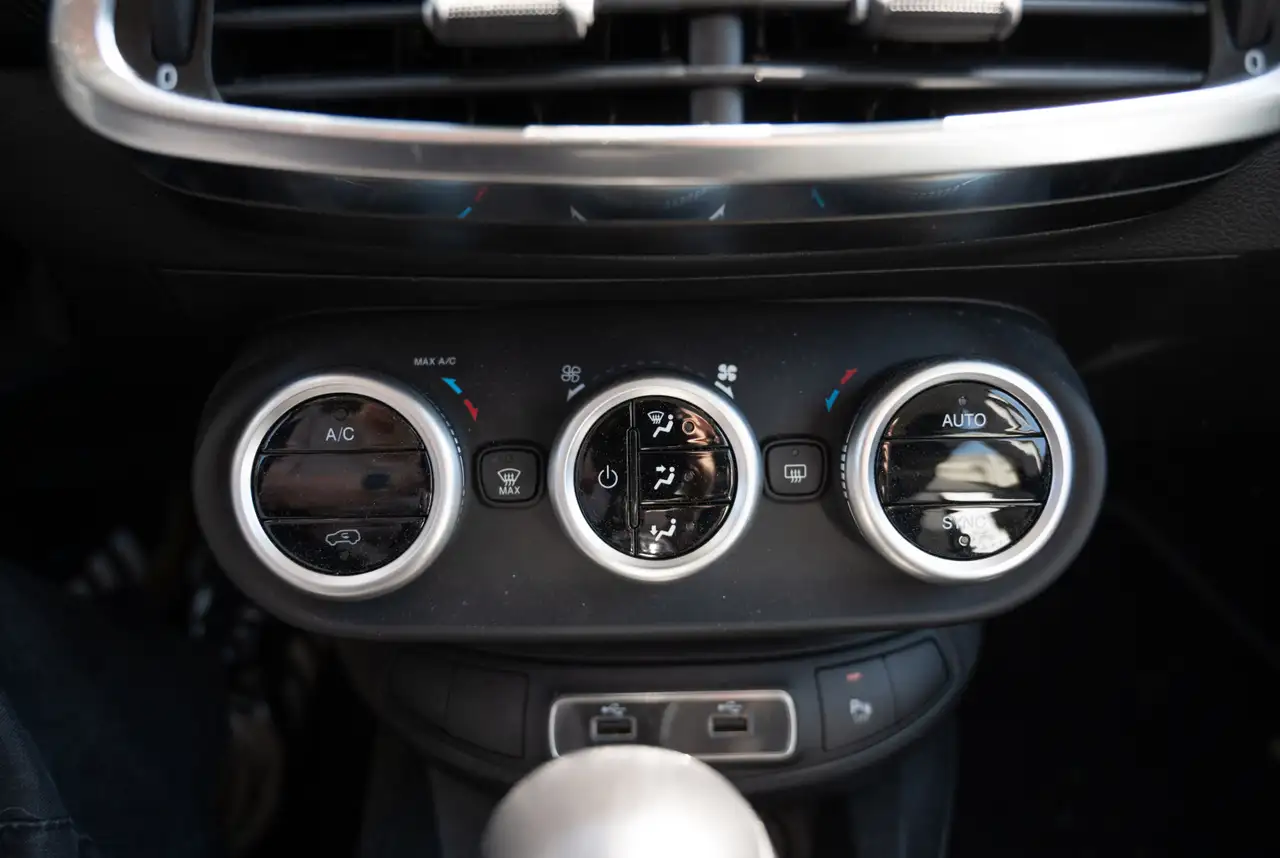Fiat 500X Basis Basis 1.5 GSE Hybrid DCT e-DSC7 *KOMFORT-PAKET*PDC* — Vehicle gallery 6