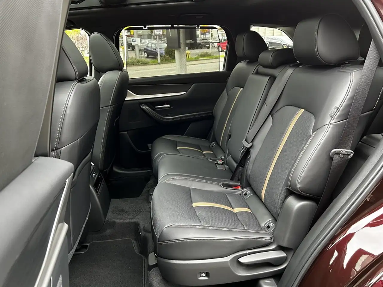 Mazda CX-80 2.5L e-SKYACTIV PHEV 327ps 8AT AWD Homura Plus — معرض صور السيارة 15