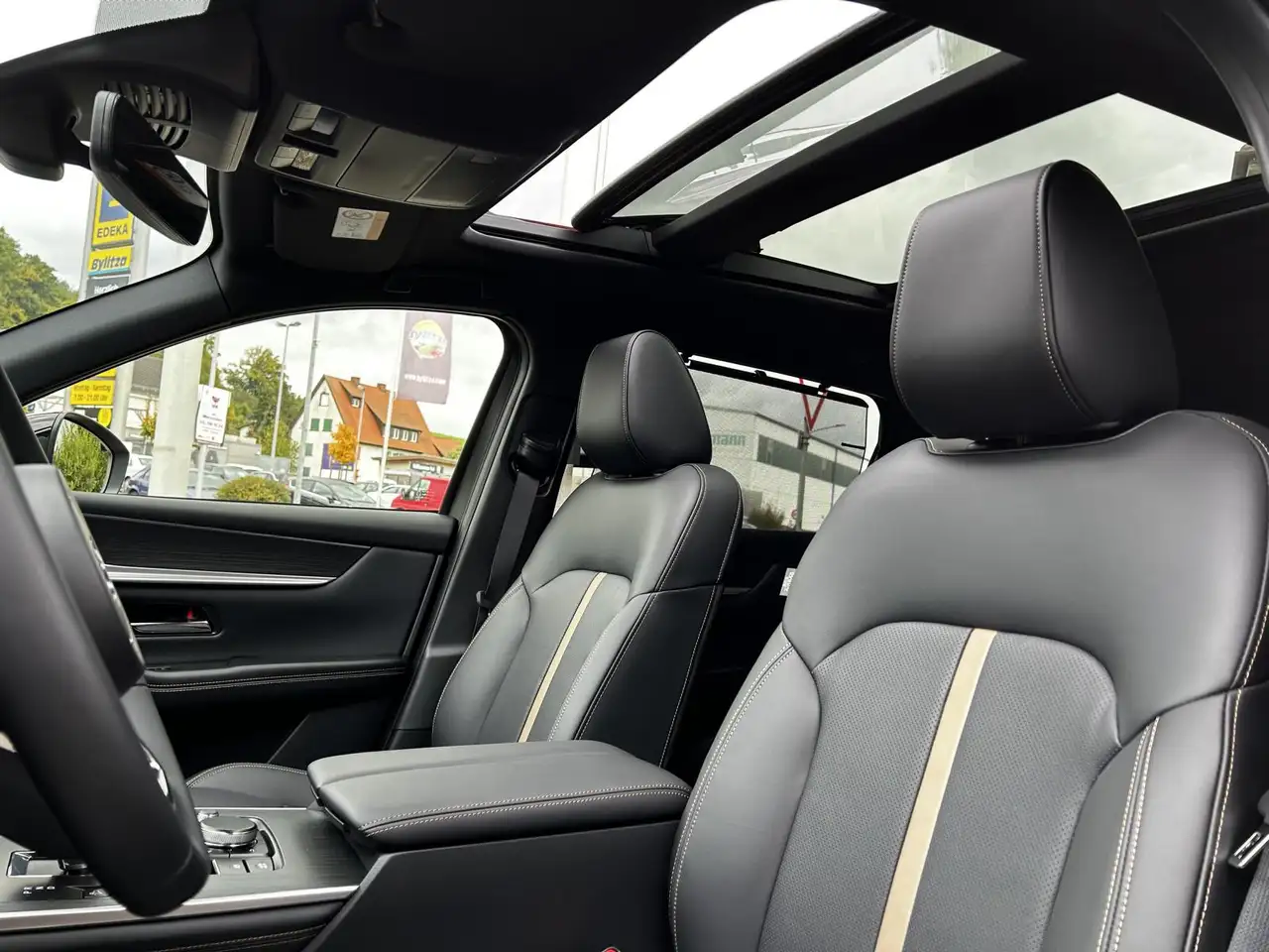 Mazda CX-80 2.5L e-SKYACTIV PHEV 327ps 8AT AWD Homura Plus — معرض صور السيارة 13