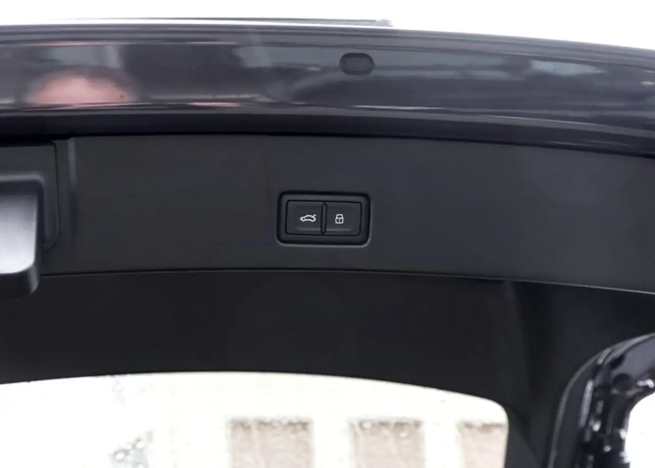 Audi Q4 e-tron Sportback 40 S line AHK Matrix LED SONOS Navi P... — Vehicle gallery 14