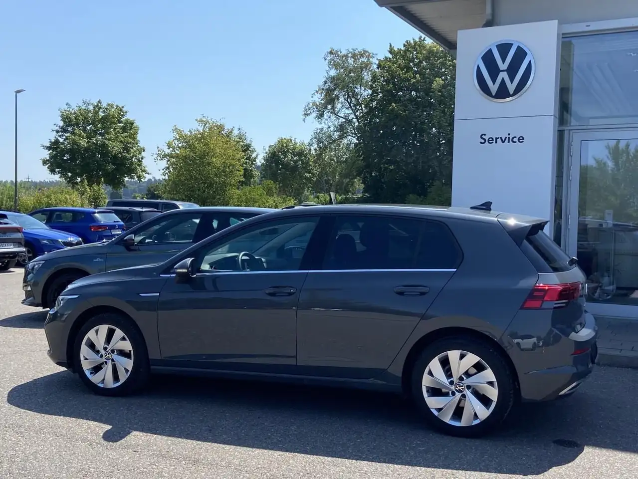Volkswagen Golf 1.5 TSI DSG STYLE APP-CONNECT+ACTIVE-INFO+L — Vehicle gallery 3