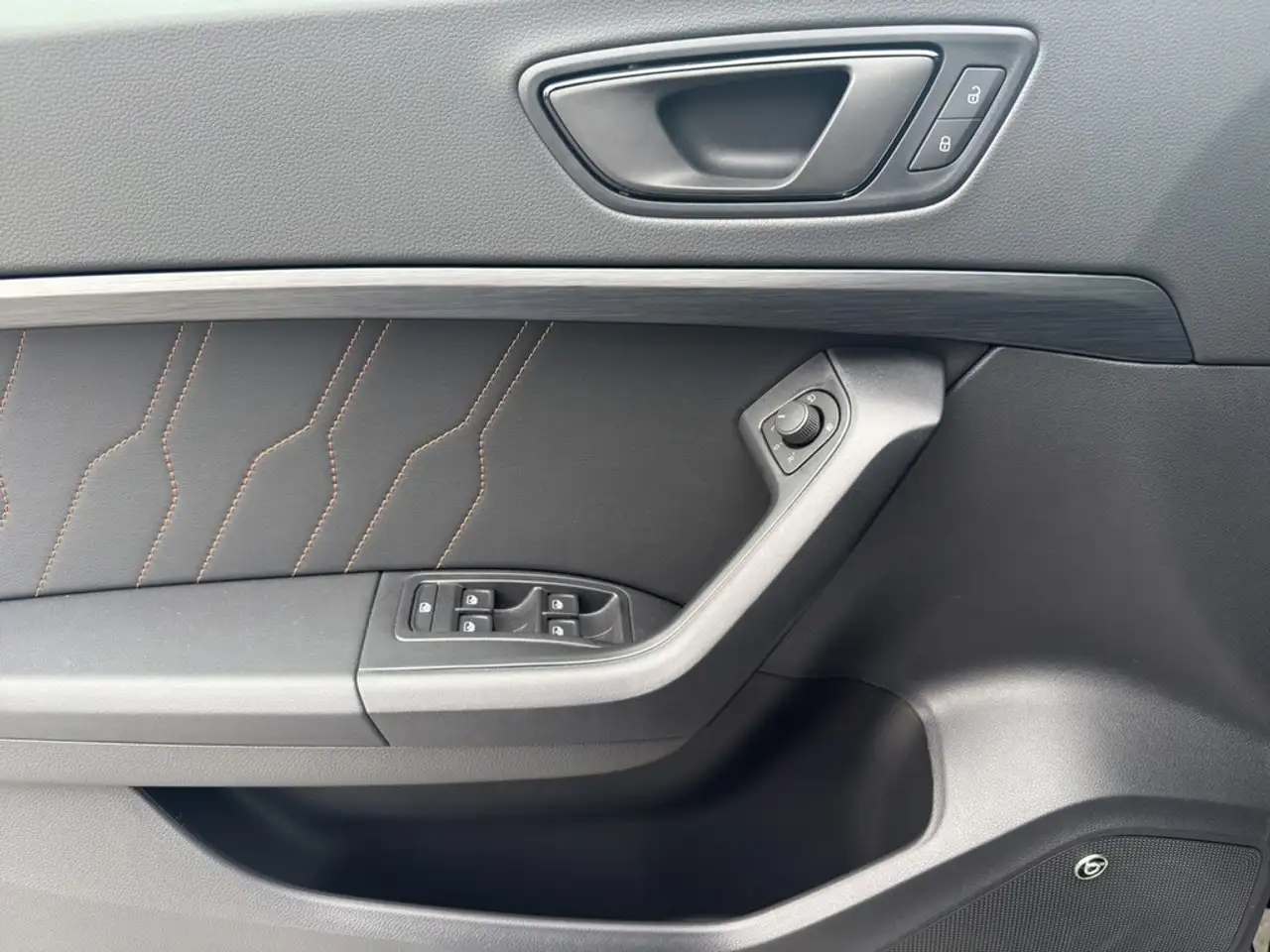 CUPRA Ateca 2.0 TSI DSG 4Drive DCC AHK*LED*NAV*SHZ*ACC*PARK... — Galerie du véhicule 12