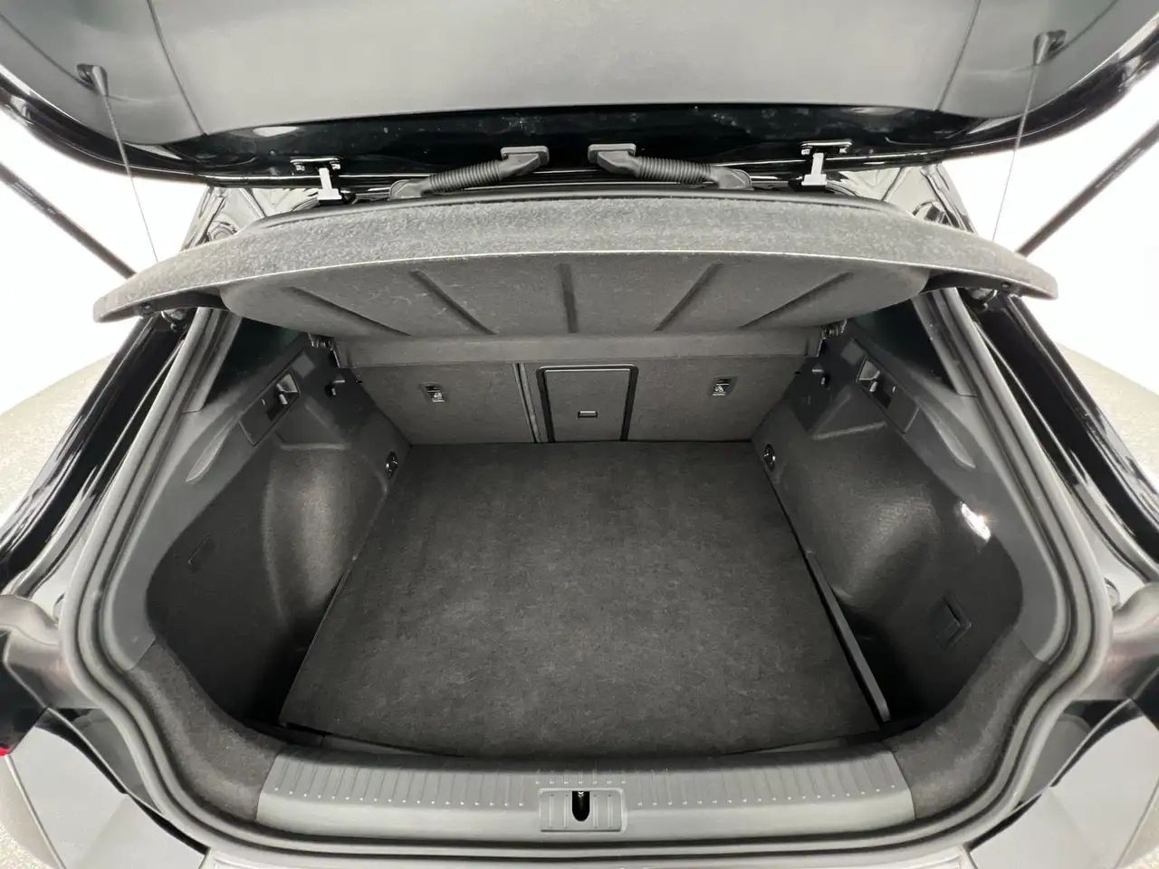 CUPRA Formentor VZ e-Hybrid 1.4*SHZ*NAVI*RFK*ACC*uvm — Vehicle gallery 18