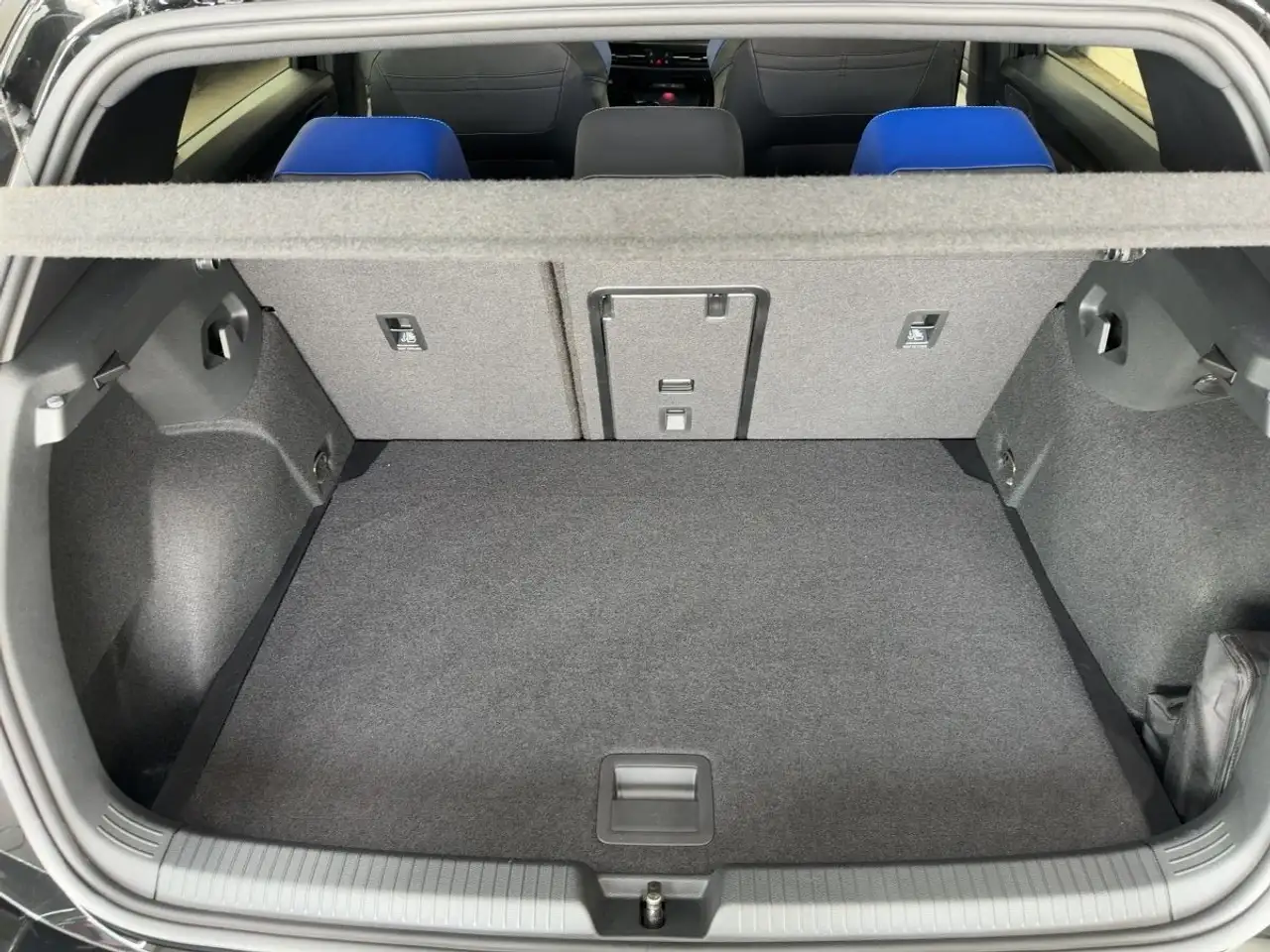 Volkswagen Golf VIII R 2.0 TSI DSG 4M "BLACK EDITION" ab 1, — Vehicle gallery 8
