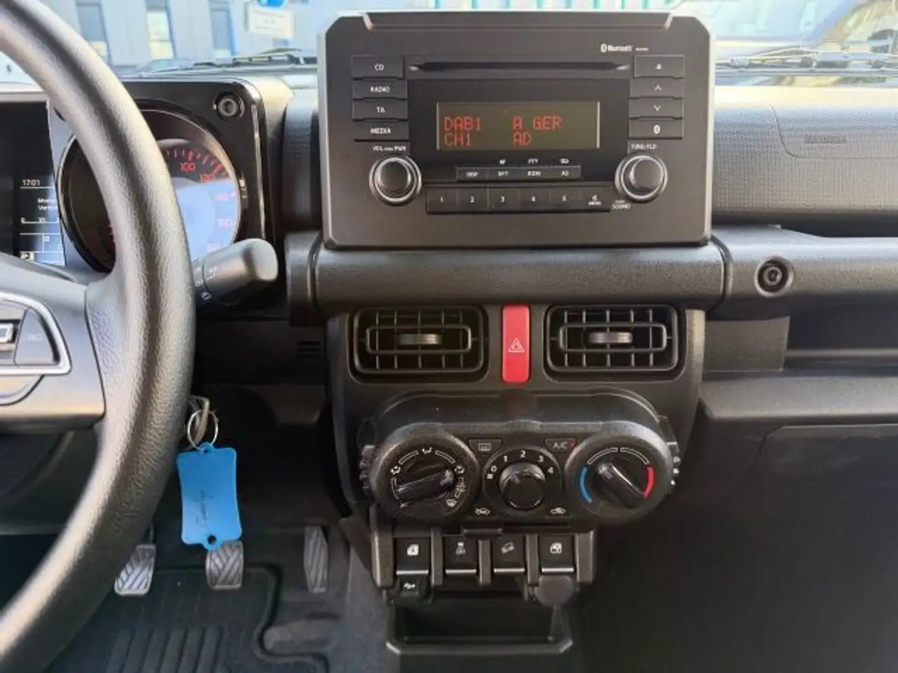 Suzuki Jimny (NFZ) 1.5 ALLRAD 5-GANG COMFORT WLD-ZUBEHÖ — Galerie du véhicule 19